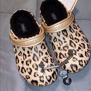 Leopard lined clog